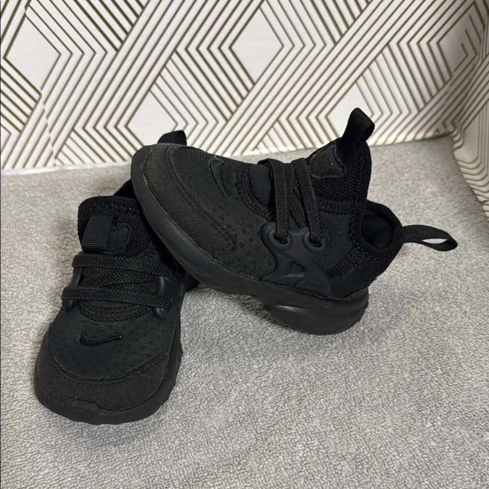 Nike Presto sneakers toddler size 5 Black‎ Sneaker shoe Durable  slip on